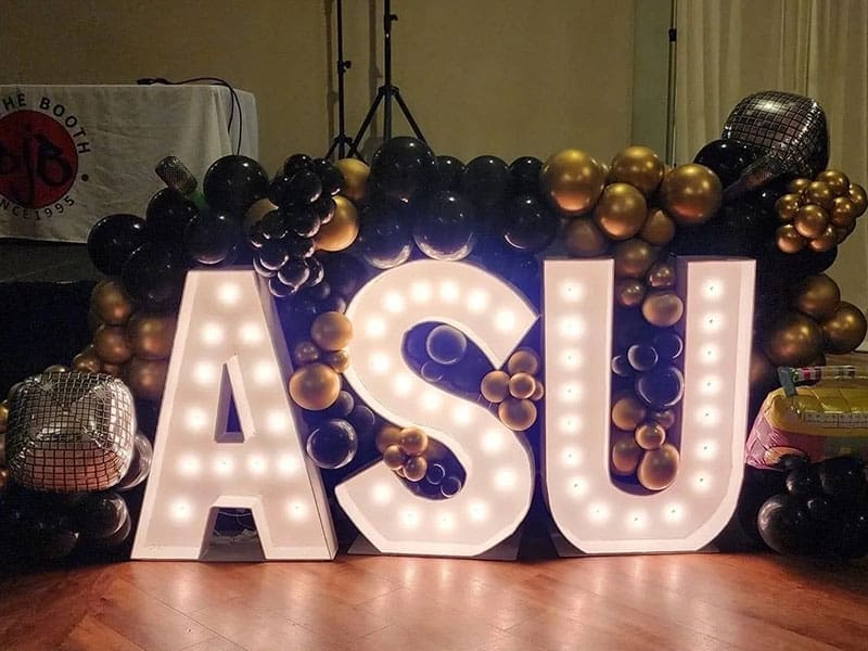 A large lighted sign that says asu.